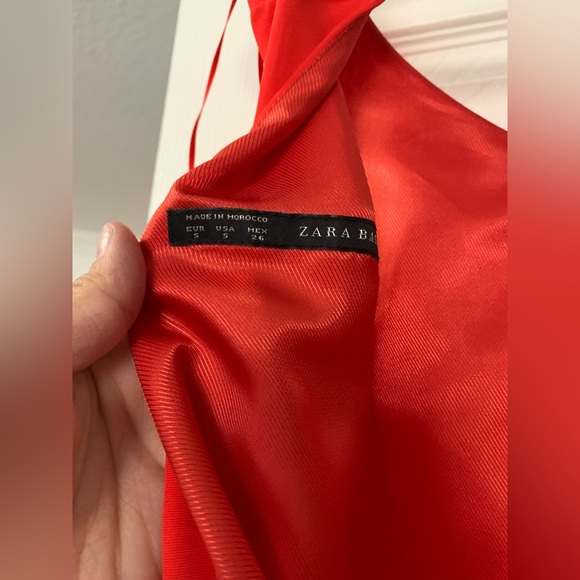 Size S Zara bright red mini with open back - Picture 3 of 3